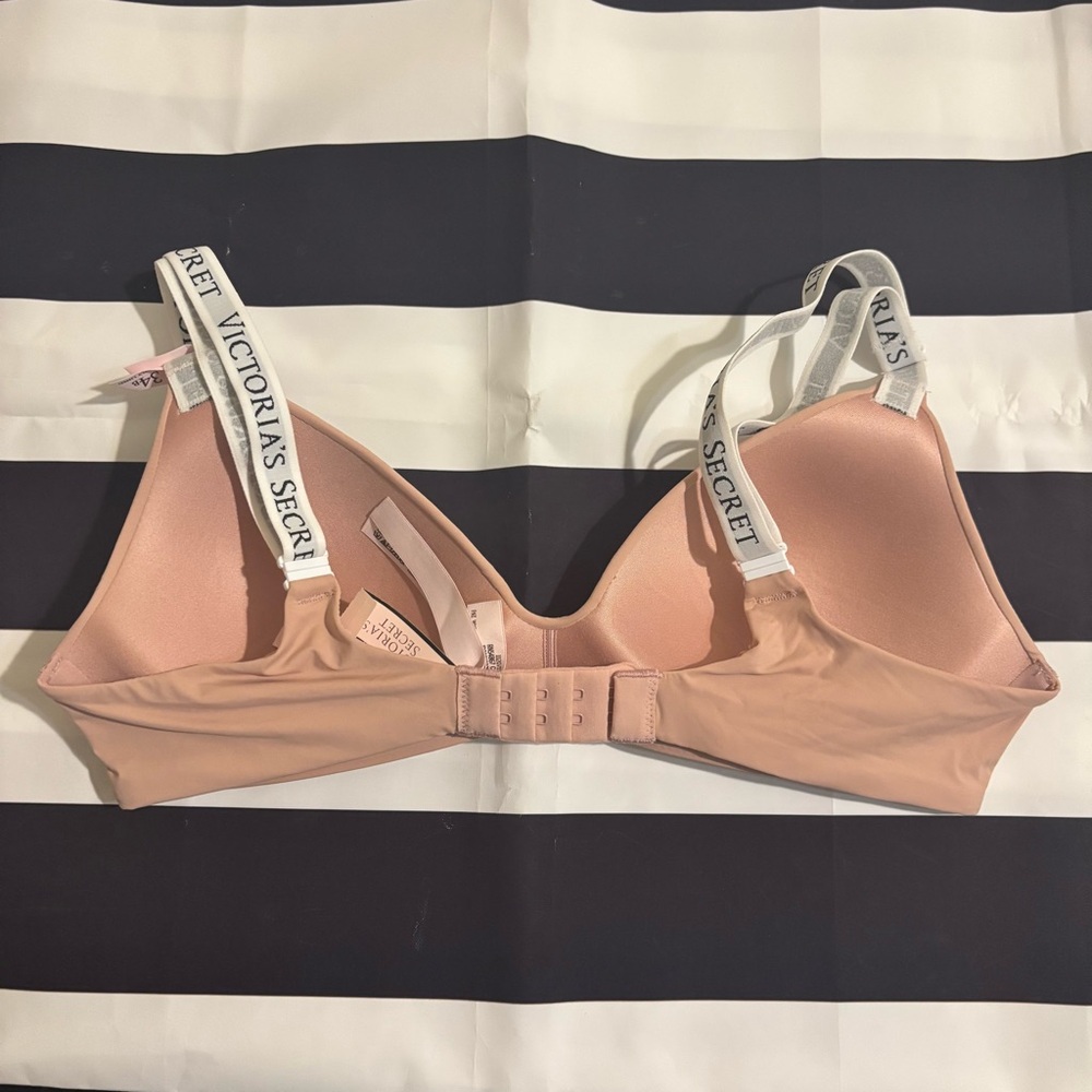 Victoria’s Secret Wireless T-Shirt Bra - Picture 5 of 7